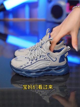 让童鞋成为孩子探索世界的最佳伙伴#好鞋推荐 #童鞋 #软底软面穿上超舒服 #哎呦喂你鞋真好看