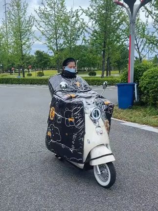 怕冷骑友们必入!pvc膜全防水冬季全包护肩护脖挡风被 #冬季保暖 #电动车装备 #防水挡风被 #冬季挡风被
