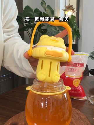 都说了杯子是送的,别问我什么价格了,九块九到手整整两大包橘子粉还送一个胖胖杯,买一单就够喝一整个夏天,尤其是不爱喝水的,一定要多试试这个