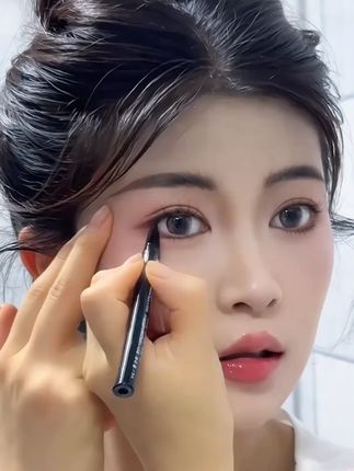 臻细流畅眼线液笔极细速干防水防汗不易晕染持久氛围感