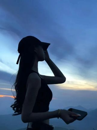现在站在你面前的是中国四位反骨疯子,用一身伤痕给14亿人劈出生路。#感动 #陈绘衣 #葛瑞 #红卫羊脂皂