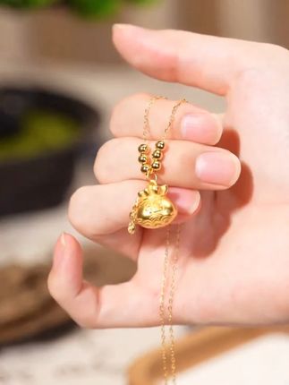 炫耀一下!闺蜜送的小钱袋太喜欢了🤩#项链 #纳福 #时尚首饰 #饰品分享 #时尚饰品