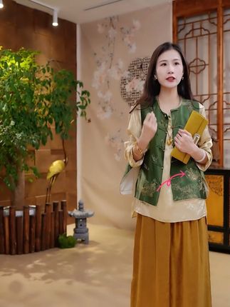 中式优雅风来袭!多款精致国风上衣、马甲,进直播间挑选 #中式服装 #国风服饰 #传统服饰搭配 #古风穿搭 #精致上衣推荐