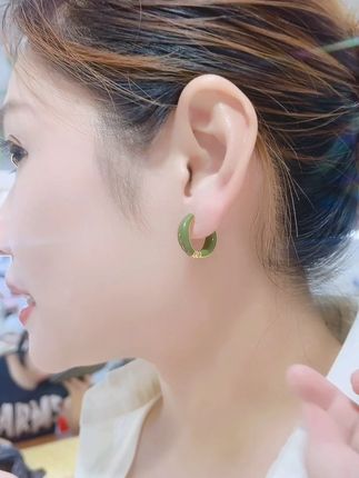 温柔、简约、大气,赋予女性恰到好处的美,随意一戴,尽显精致优雅。#舒啸饰品 #耳饰分享 #高级感 #仙女必备