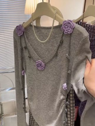 灰色V领针织衫女早秋韩系穿搭氛围感掐腰修身立体花朵上衣打底衫#今天穿什么#扭一扭#今日穿搭look#甜系女孩#时髦精