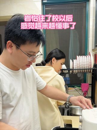 岩怡现在住校,半个月才回一次家,以前天天想出去玩,现在天天想回家@周小帅9月23日上午9点袋鼠妈妈专场 #家庭日常