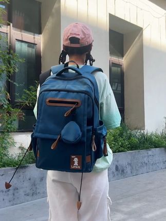 来日可期,愿你前程似锦。#商务双肩包 #ootd穿搭 #包包种草 #美包分享
