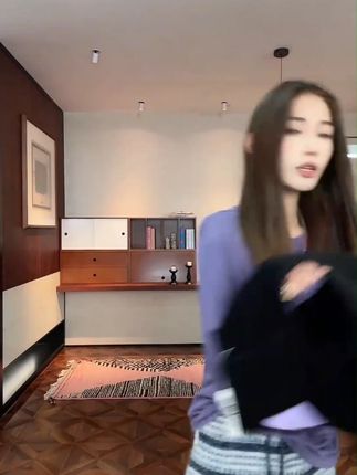 秋日叠穿氛围感密码! 不理理「晨间未名」马甲,版型利落藏肉显瘦,内搭衬衫、打底都适配,轻松穿出层次感与高级感。 #秋季叠穿马甲天花板 #高级感百搭马甲 #小众设计感开衫马甲