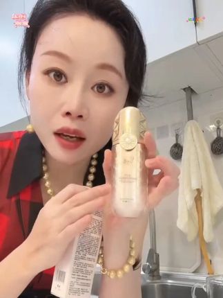 这款超好用的防晒霜,在泰国一瓶几百块,今天草帽姐发福利,到手一瓶只要29.9 #防晒霜 #草帽姐 #好物推荐 #无限回购的宝藏单品