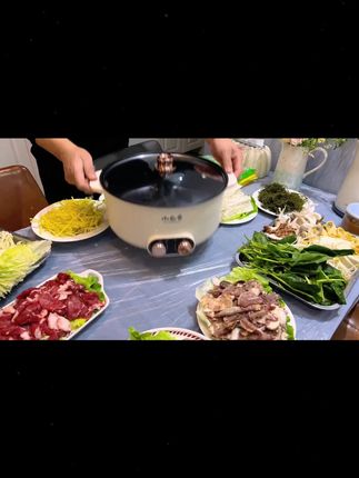 两边可独立控温的鸳鸯电火锅 7升的大容量, 能满足全家人的需求~在家吃火锅驾鸯锅火锅约起来在家做美食