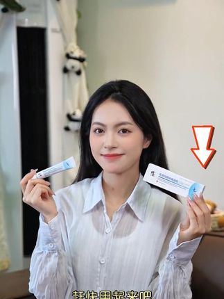 关节处留疤?小心影响宝宝活动发育! 宝宝膝盖、手肘摔伤留疤了?千万别大意!关节部位的疤痕,如果处理不好变硬挛缩,可能限制活动! 想想宝宝以后跑跳、伸展受影响,多揪心!🏃♂️➡️🚫 活动受限可不是小事,直接影响生长发育和运动能力! 等发现孩子动作不灵活再干预,往往更费劲! 别让疤痕“锁住”宝宝的活力! 修正医用硅酮疤痕凝胶,含医用硅酮,能有效软化和平滑疤痕组织,保持皮肤弹性。特别适合用在活动部位,帮助疤痕保持柔软,不影响关节屈伸。宝宝3个月以上就能用,及早呵护,活动自如! 用倍舒痕,守护宝宝灵活好动的小身体!🤸♀️ #疤痕 #疤痕增生 #疤痕体质 #宝宝 #疤痕遮盖