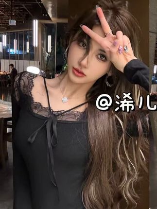 蕾丝拼接系带v领打底上衣 #辣妹穿搭 #穿出高级感 #我的魅力不止一面 #轻奢女装 #穿搭
