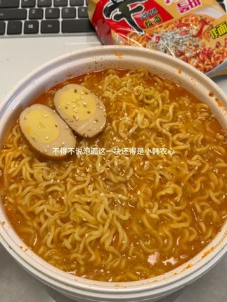 入口满嘴奶香芝士与辣味融合的刚刚好,黏糊糊的口感真的太过瘾了!#农心 #方便面 #速食美食 #拌面 #芝士