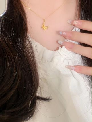 不必追赶潮流,你本身就是焦点 #蝴蝶吊坠 #黄金吊坠 #首饰分享