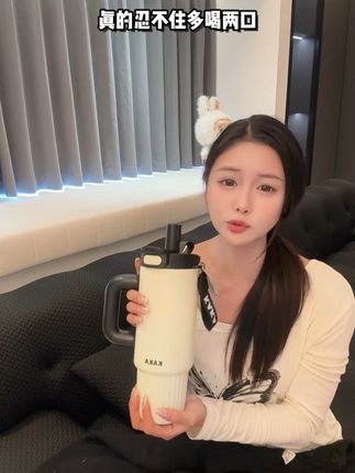 咔咔真的太懂保温杯啦 快来直播间看看 大容量保温杯够喝一整天!#大容量保温杯 #杯子控 #仙女都在喝什么 #多喝水 #喝水我是认真滴