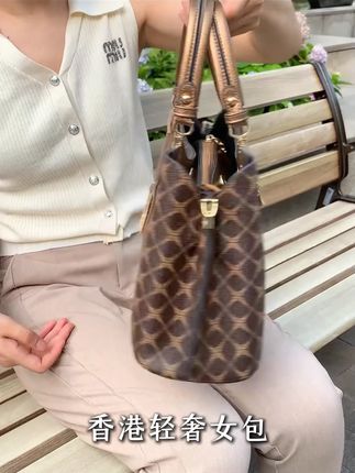 这包一挎,魅力指数直线升 #包包 #经典 #百搭 #气质