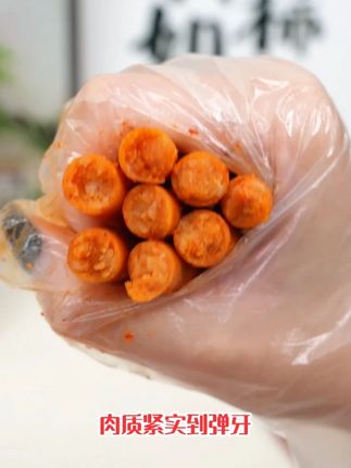 小袁哥超长脆骨香肠辣条风味泡面搭档#零食推荐 #追剧小零食 #吃货必备 #辣条 #好物推荐 @DOU+小助手 @DOU+好生意