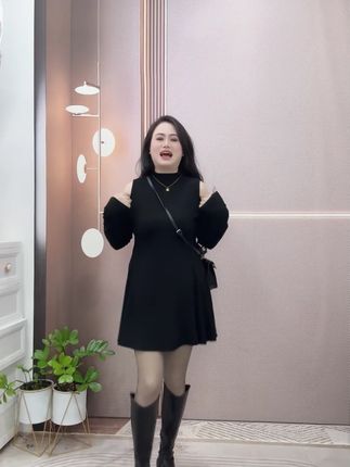 早秋设计感辣妹修身露肩长袖连衣裙女性感纯黑色半高领收腰显瘦 #连衣裙#秋季#早秋#长裙#套装