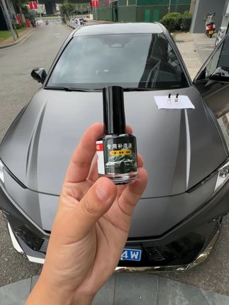 丰田车漆很薄,发生小剐蹭去店里要大几百,不处理又容易生锈,用这款丰田原厂色的补漆液点涂在剐蹭位置,没有色差还能防止生锈#丰田 #补漆笔 #丰田补漆笔 #补漆笔修复划痕