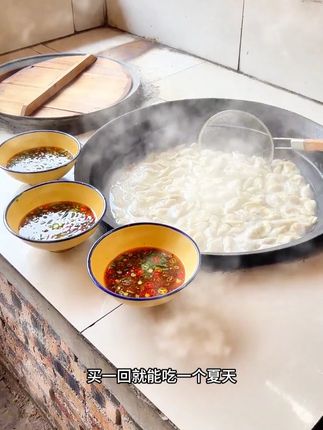 这个汤底绝了,每次都能把汤喝光光! 每次一包真的很方便,不管是下饺子、面条、馄饨都特别方便  #馄饨#馄饨汤#早餐q1