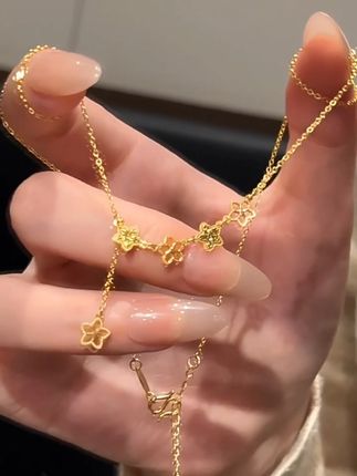 璀璨星光,轻盈流苏。镂空星星设计,精致灵动,点缀颈间优雅。闪耀迷人光芒,尽显温柔气质。#项链 #美出高级感 #锁骨链 #礼物推荐 #首饰分享