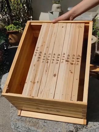 活底蜂箱养蜂诱蜂箱成品标准尺寸十框杉木中蜂箱7框蜜蜂箱活动底 活底蜂箱养蜂诱蜂箱成品标准尺寸十框杉木中蜂箱7框蜜蜂箱活动底#真材实料 #纯天然无添加 #全国各地发货 #纯手工打造 #匠心制作