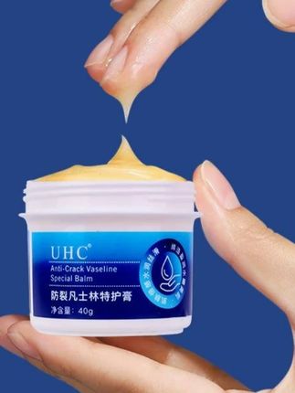 一到秋冬就被干裂粗糙困扰?UHC防裂凡士林特护膏来救场!一抹急救,0油感柔润嫩肤,滋润保湿、防干防裂、柔嫩肌肤、改善干燥,72H持久保湿,干裂越重效果越好,秋冬干裂护理就靠它! #皮肤护理   #凡士林手足防裂膏   #手足特护膏   #防裂膏 #护肤好物