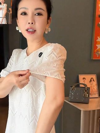 这条裙子被问爆了,终于给你们找来了,太美了真的 #夏季穿搭 #高级感穿搭 #好看的连衣裙 #时尚气质穿搭