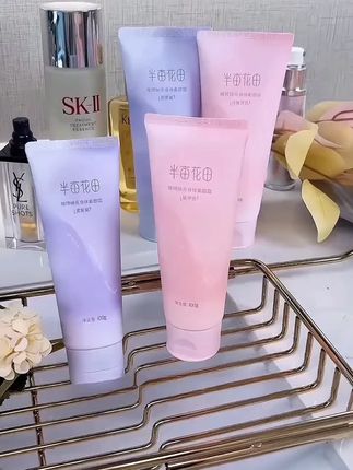 素颜霜 半亩花田素颜霜,粉质非常非常细腻,能牢牢扒在你身上 不卡粉不卡纹,完美和你的皮肤融合,自然得就像你的妈生冷白皮!!#夏日必备 #半亩花田素颜霜 #素颜霜推荐 #冷白皮 #仙女必备