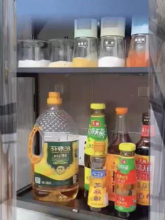 #实用好物 #厨房置物架 免打孔壁挂上墙的,家里瓶瓶罐罐的调味品都能轻松收纳,多层的设计,美观又实用 #居家好物# 收纳整理 #调料架# 雷哥好物 #收纳整理