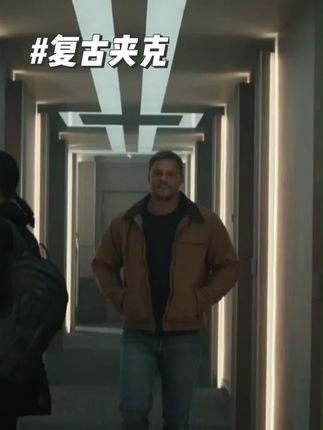 复古夹克解锁男友力穿搭公式 【底特律夹克】男人开窍后的第一件硬核战袍 加固缝线+三口袋设计 承重50公斤依旧稳如磐石 经典撞色翻领搭配格纹内衬 复古细节里藏满雄性荷尔蒙 微阔版型兼容各类身材 90-200斤都能穿出倒三角 搭配牛仔工装皆满分 保留随时掀桌的野性底气 机洗50次依旧挺括如新 真正实现一件传三代的性价比神话#美式复古 #硬汉风