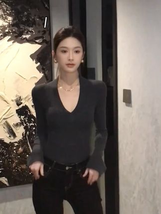 果然衣服好看 裤子百搭!V领正肩修身t长袖!上身一整个显瘦纸片人#内搭外穿都好看 #韩系穿搭 #早秋穿搭