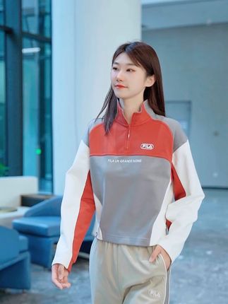 拐个弯,与自己和解,得失都随意 #斐乐 #甜美女孩 #谁穿谁美  #好看 #时尚穿搭秀