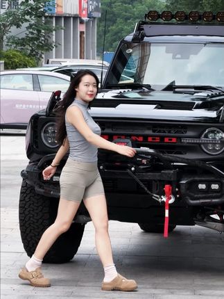 福特烈马和牧马人你会怎么选? #烈马bronco #烈马 #牧马人 #硬派越野 #这才是男人的玩具