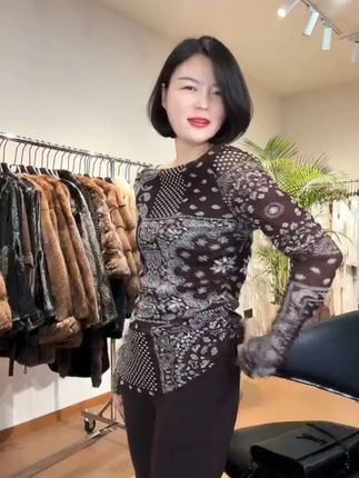 TANTAN 早秋长袖T恤修身显瘦咖色打底衫2898#打底衫 #显瘦遮肉 #长袖t恤 #秋季上新 #显瘦穿搭