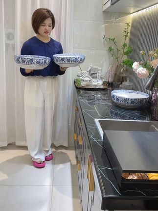加厚青花瓷大汤碗,装水煮鱼毛血旺拌凉菜都可以,和面拌馅儿洗水果也是妥妥的#汤盆 #汤碗 #餐具 #和面盆 #厨房好物