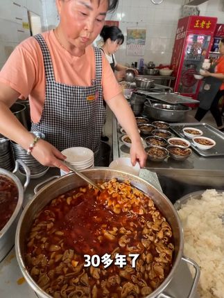 不知道吃什么的时候就来一碗这个红烧肥肠,好吃真的好吃#红烧肥肠 #美食推荐 #特色美食