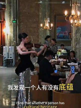 看懂《清明上河图》 里藏了多少北宋“外卖小哥”和“堵车”场景?“后母戊鼎”的铜锡配比为什么是6:1,“翠玉白菜”上蝈蝈的寓意是什么?这本国宝全书(精华版)让你在聊起国宝时,不再词穷,能自信地说出自己的见解。#艺术入门 #名画鉴赏 #古典 #国宝 #中高考提分
