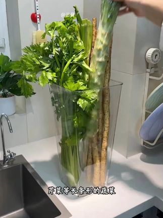 淮山,山药,大葱,莴苣等等长条形的蔬菜终于有专门的收纳桶了,不占空间还不会搞的到处都是泥巴,太好用了#厨房好物  #蔬菜收纳  #蔬菜置物架 #收纳整理