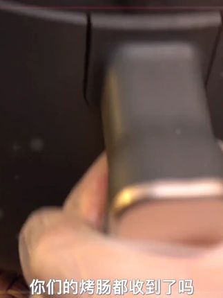 无限回购的烤肠,肉感吃起来很棒!