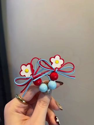 甜美红蓝花朵发夹,为你的造型增添浪漫气息! #刘海鸭嘴夹 #甜美发夹 #花朵边夹 #刘海专用夹 #蝴蝶结发卡