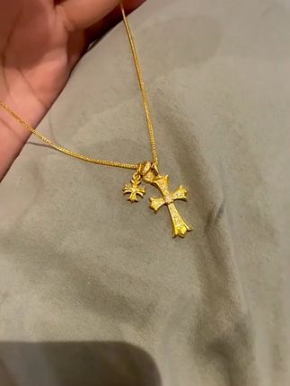 金色十字架项链,简约优雅,精致细腻,彰显高贵气质。日常百搭,送礼自用皆宜。#项链 #时尚饰品 #锁骨链 #小众设计感 #首饰分享