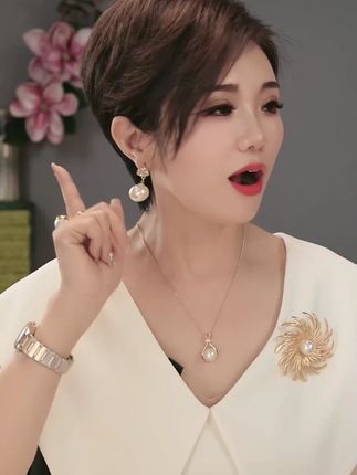 铜合金合成锆石耳饰 时尚优雅珍珠耳钉2025新款高级感气质耳环女#美出高级感 #女人一定要活成自己喜欢的样子 #时尚饰品 #女人味 #首饰分享