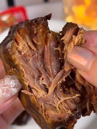 追剧的时候嘴巴寂寞一定要试试这个老卤鸭脖!个大肉厚卤的特别入味 #太好吃了