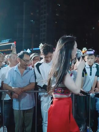 云南小黑哥勇闯唐艺大舞台,天籁嗓音让全场瞬间沸腾!#唐艺#唐艺大舞台#小黑哥#唐艺万人现场#户外直播现场