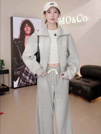 MO范穿搭 | MOCO秋季双开头拉链高领落肩廓形短款夹克。#moco酷女孩 #moco夹克 #去班味穿搭挑战