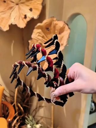 复古丝绒波浪珠珠发箍女春夏洗脸防滑发捆时尚洋气高颅顶头箍发饰 #发饰发夹 #发饰 #发箍 #珠珠发夹抓夹 @DOU+小助手