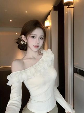 显瘦针织短款斜肩荷叶边设计感打底衫女秋季气质纯欲修身长袖上衣 #早秋穿搭 #早秋搭配 #显瘦穿搭 #ootd穿搭