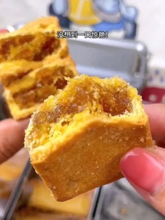 原来凤梨酥是这样制作的…# 凤梨酥 # 甜点 # 零食推荐