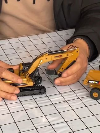 挖机精邦模型,放在办公室或者车上都是一个不错的选择 #挖掘机配件 #模型 #挖机模型